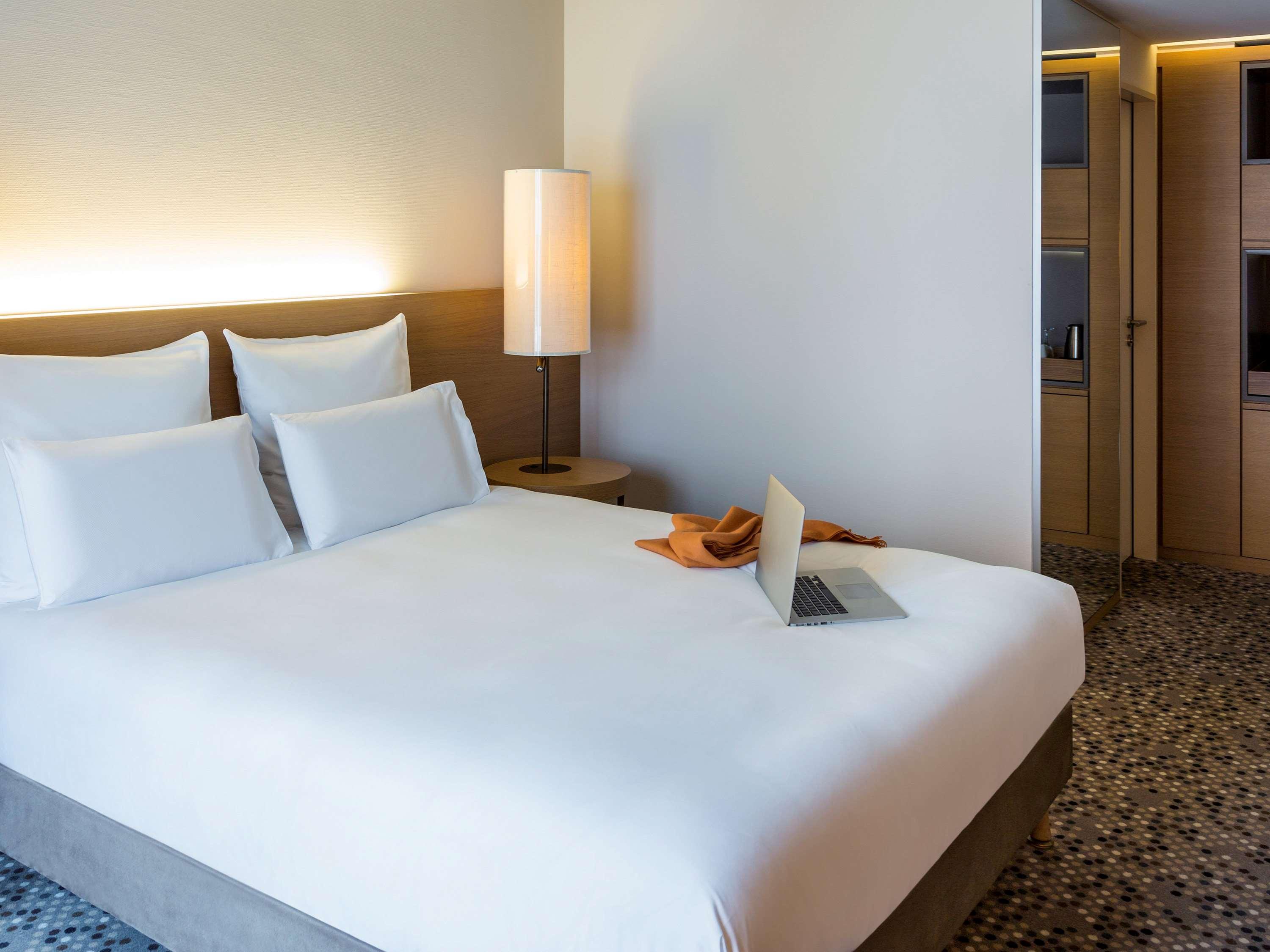 พูลแมน บาเซิล ยูโรป โฮเต็ล Hotel ภายนอก รูปภาพ