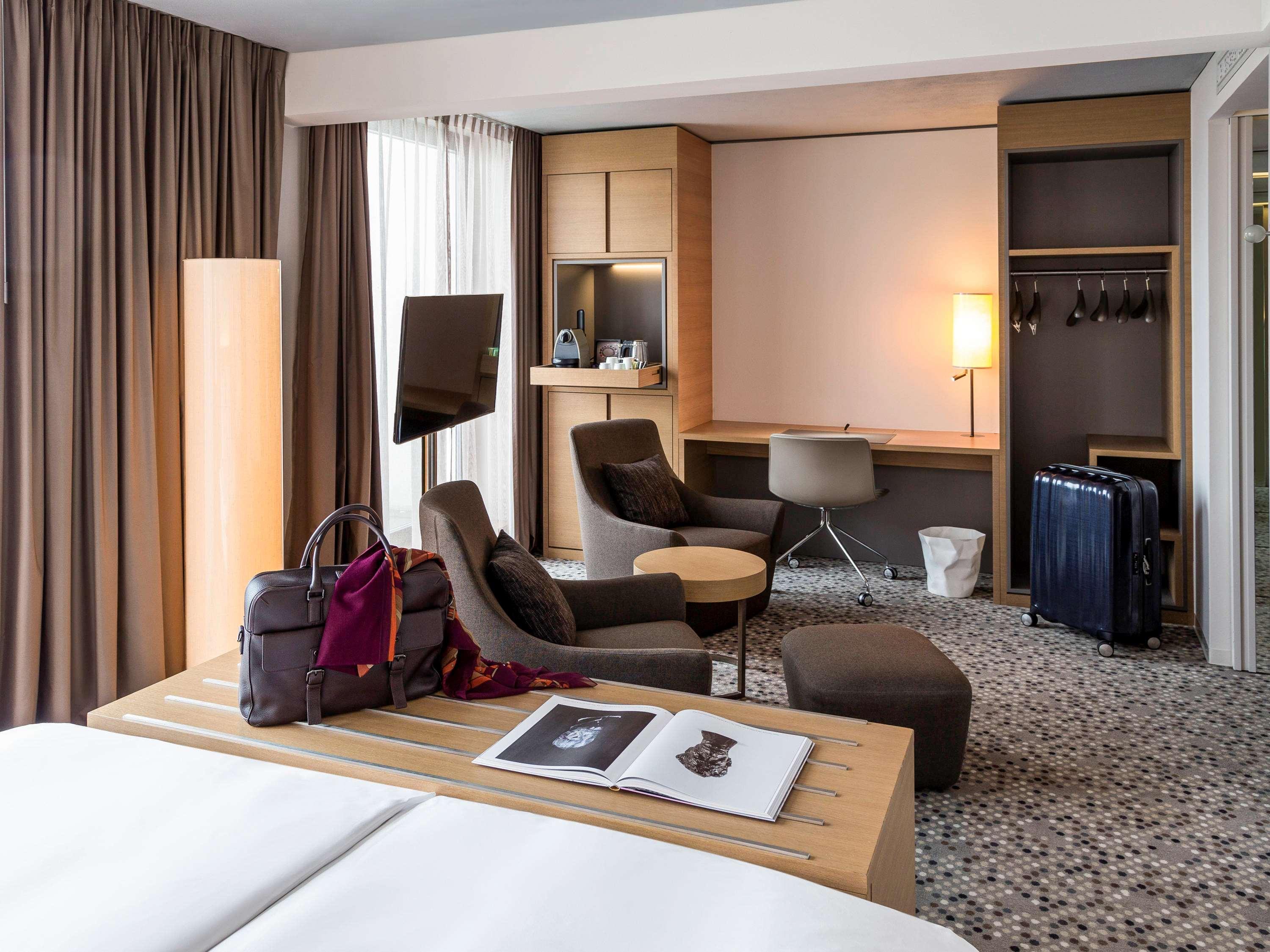 พูลแมน บาเซิล ยูโรป โฮเต็ล Hotel ภายนอก รูปภาพ