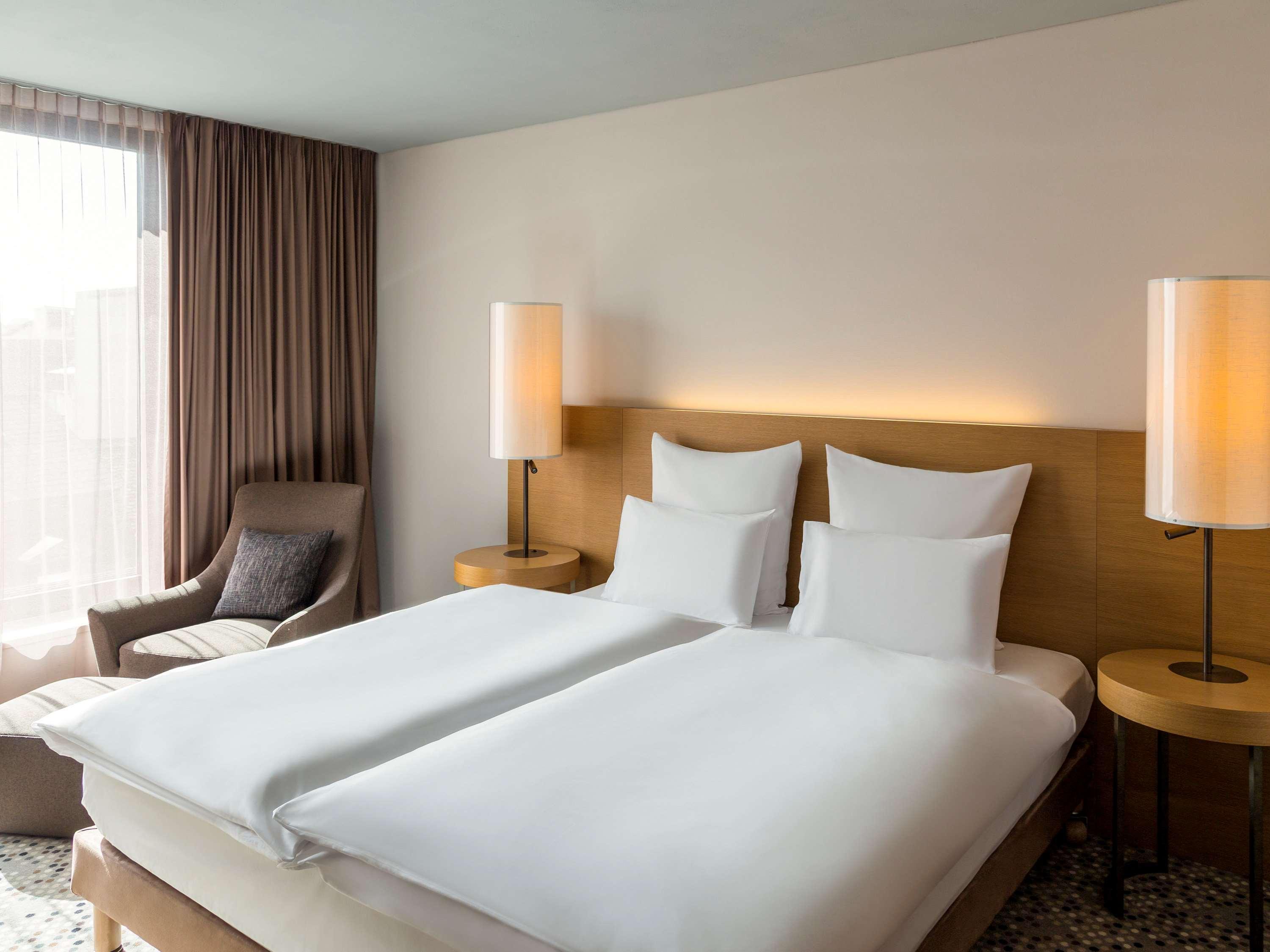 พูลแมน บาเซิล ยูโรป โฮเต็ล Hotel ภายนอก รูปภาพ