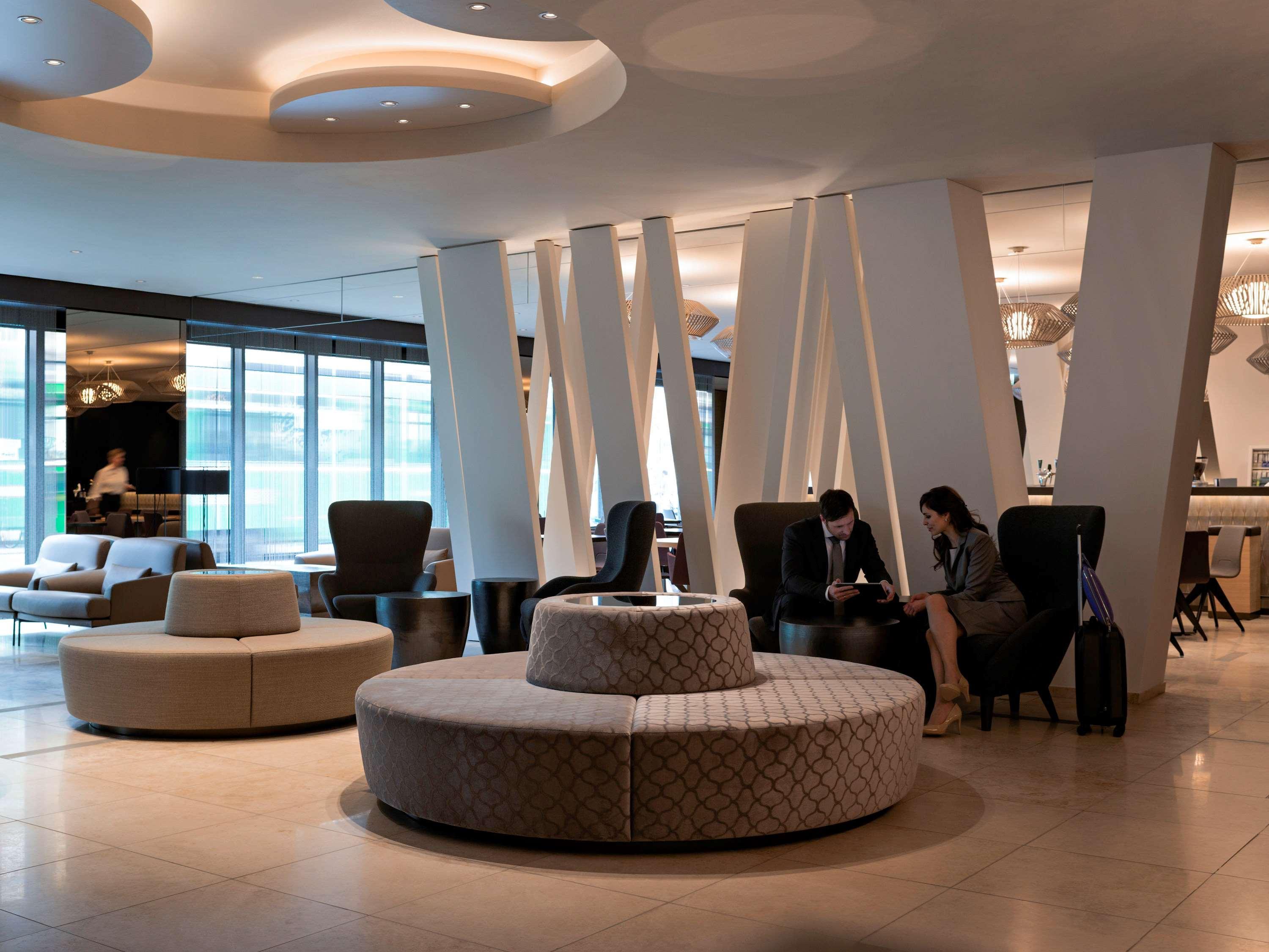 พูลแมน บาเซิล ยูโรป โฮเต็ล Hotel ภายนอก รูปภาพ